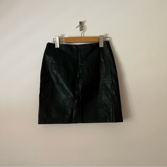 Embroidered faux leather skirt in black size XS- Zara - Picture 6 of 8